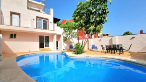 PISCINA y BARBACOA en fantástico chalet independiente- Recien reformado